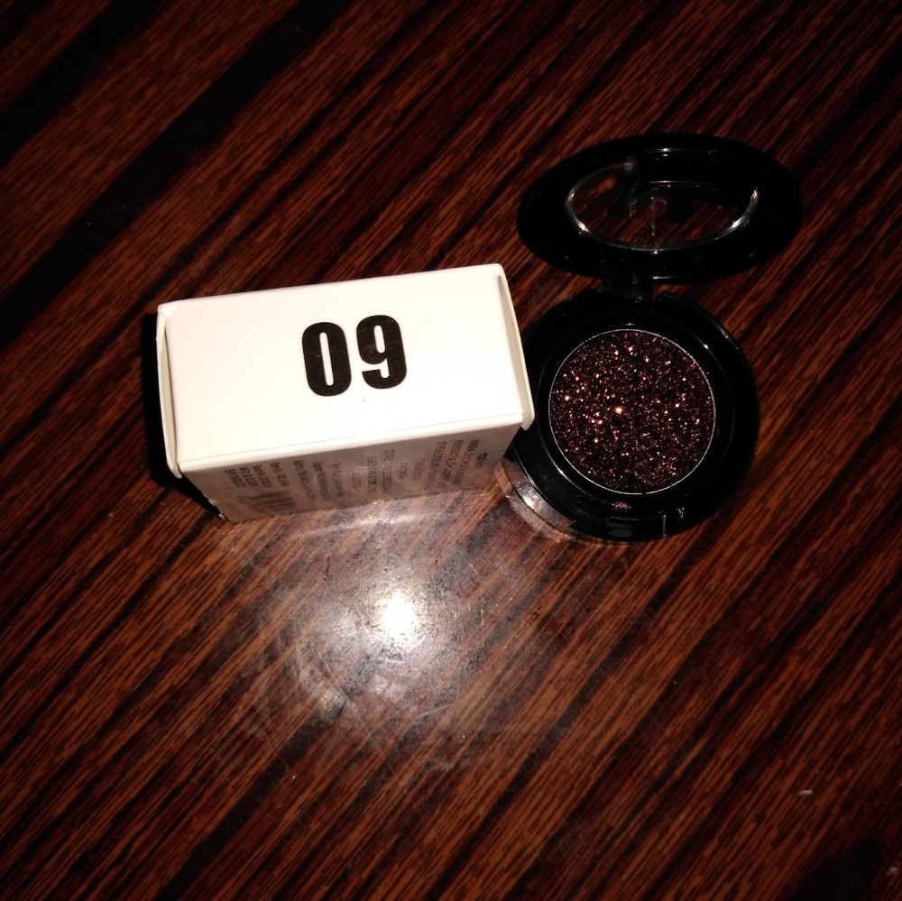Eyeshadow - Picture 8 of 8